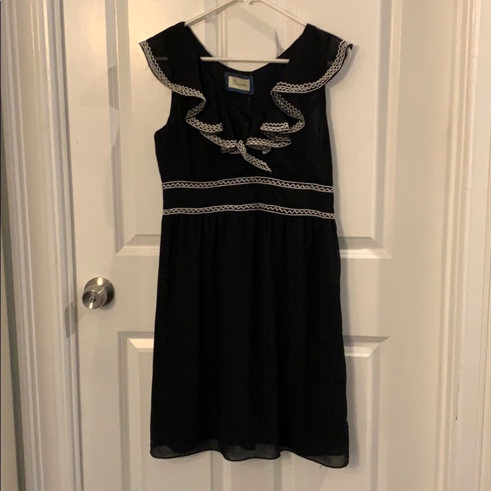 Emmelee Black V Neck Dress - size Large
